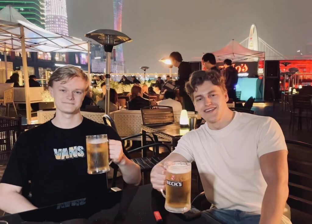 Leren en Groeien: Succesverhalen van Stagiaires bij Scale Roads in China